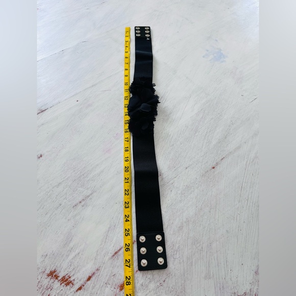 Floral Stretch Belt in Black Size S/M NWOT - Picture 6 of 7